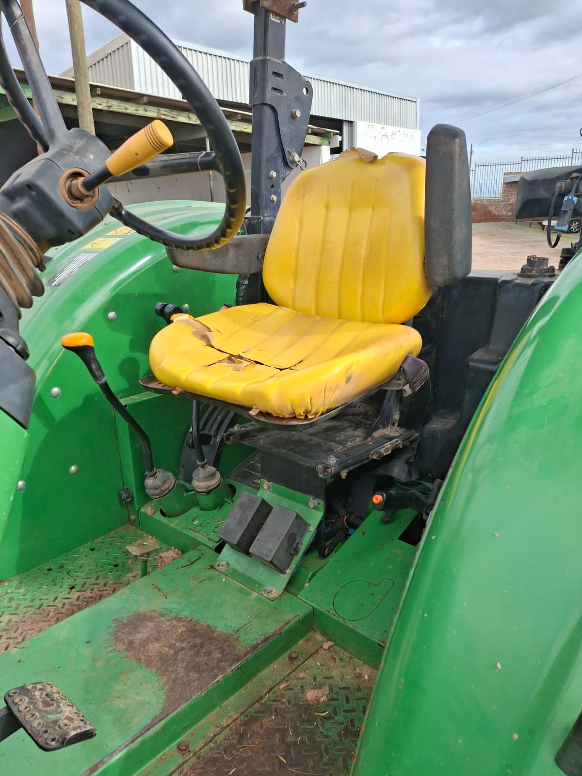 2014 John Deere 5082E – image 5