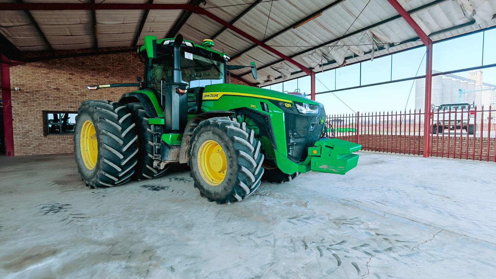 2025 John Deere 8R280 – image 2