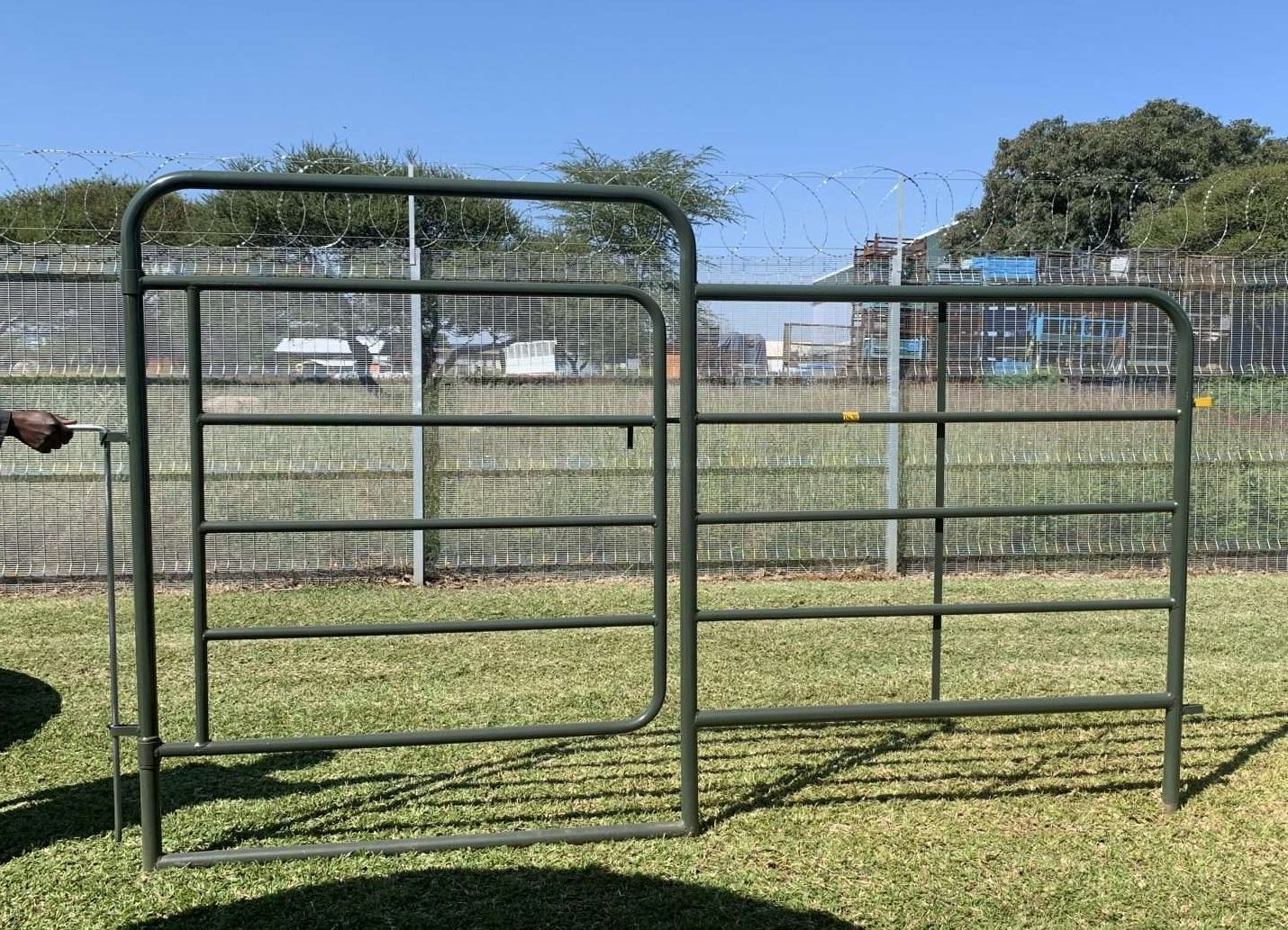 GATED CATTLE KRAAL 3.000X1.600M TAL-TEC