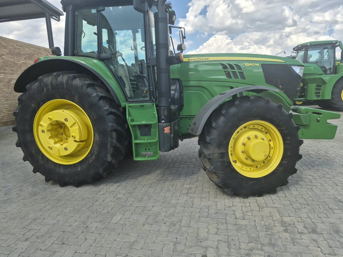 2022 John Deere 6140M