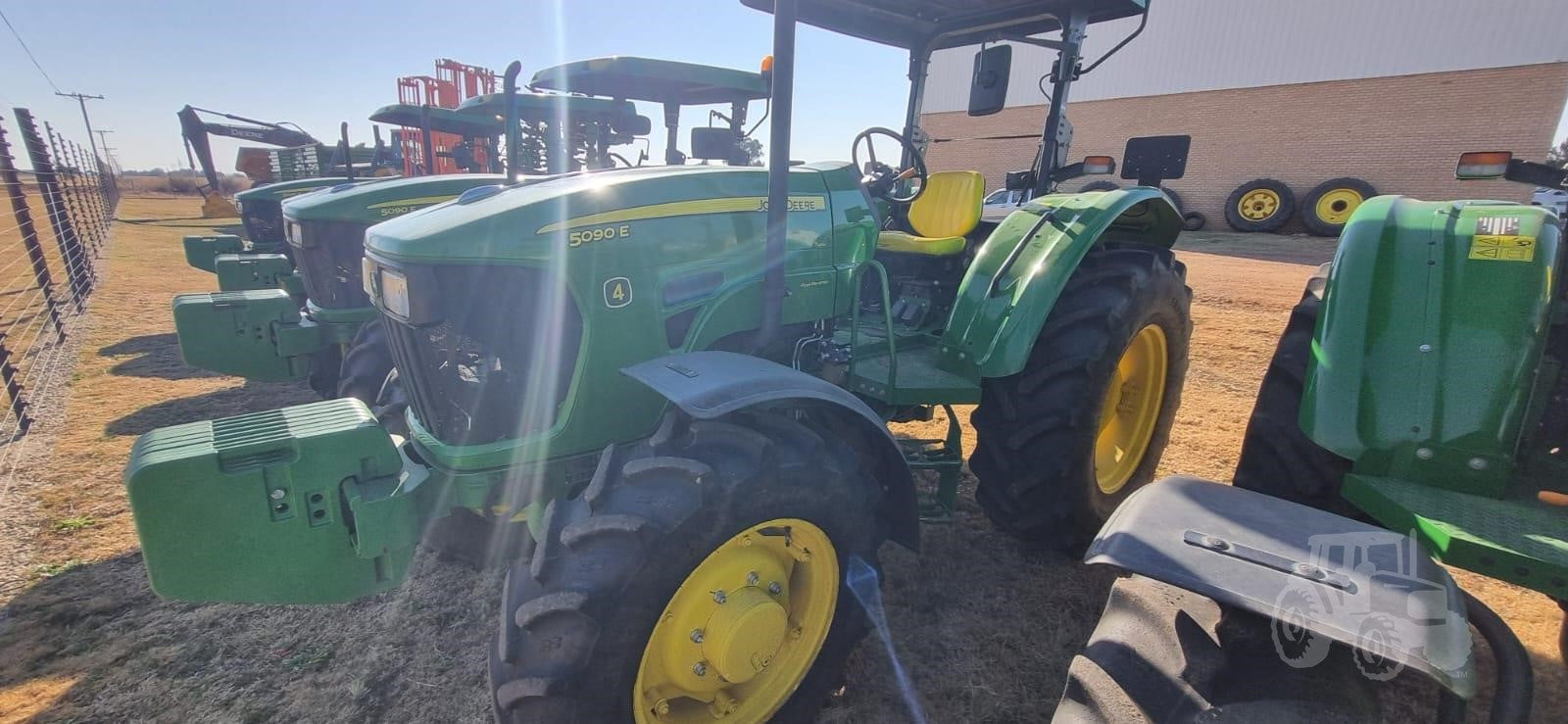 2023 John Deere 5090E – image 3