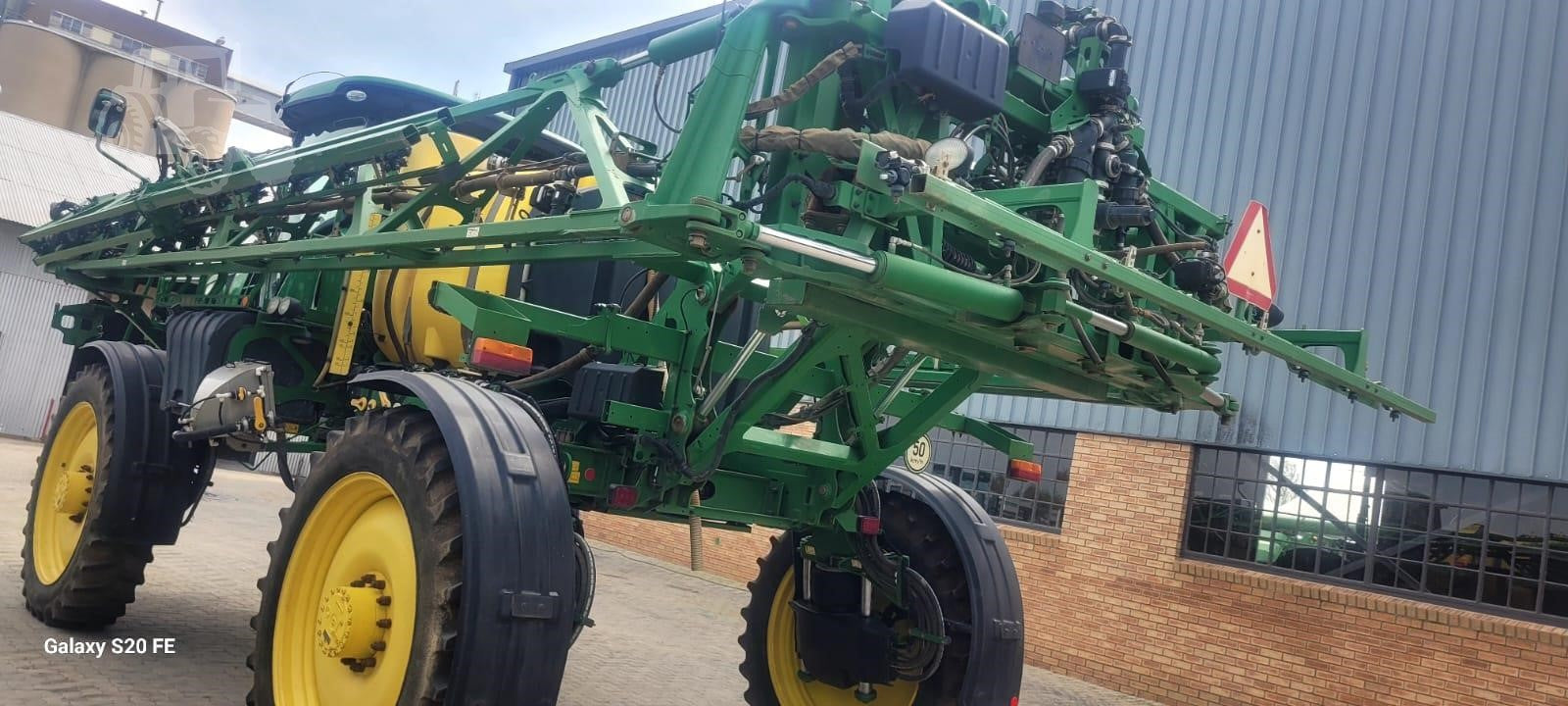 2020 John Deere R4030 – image 2