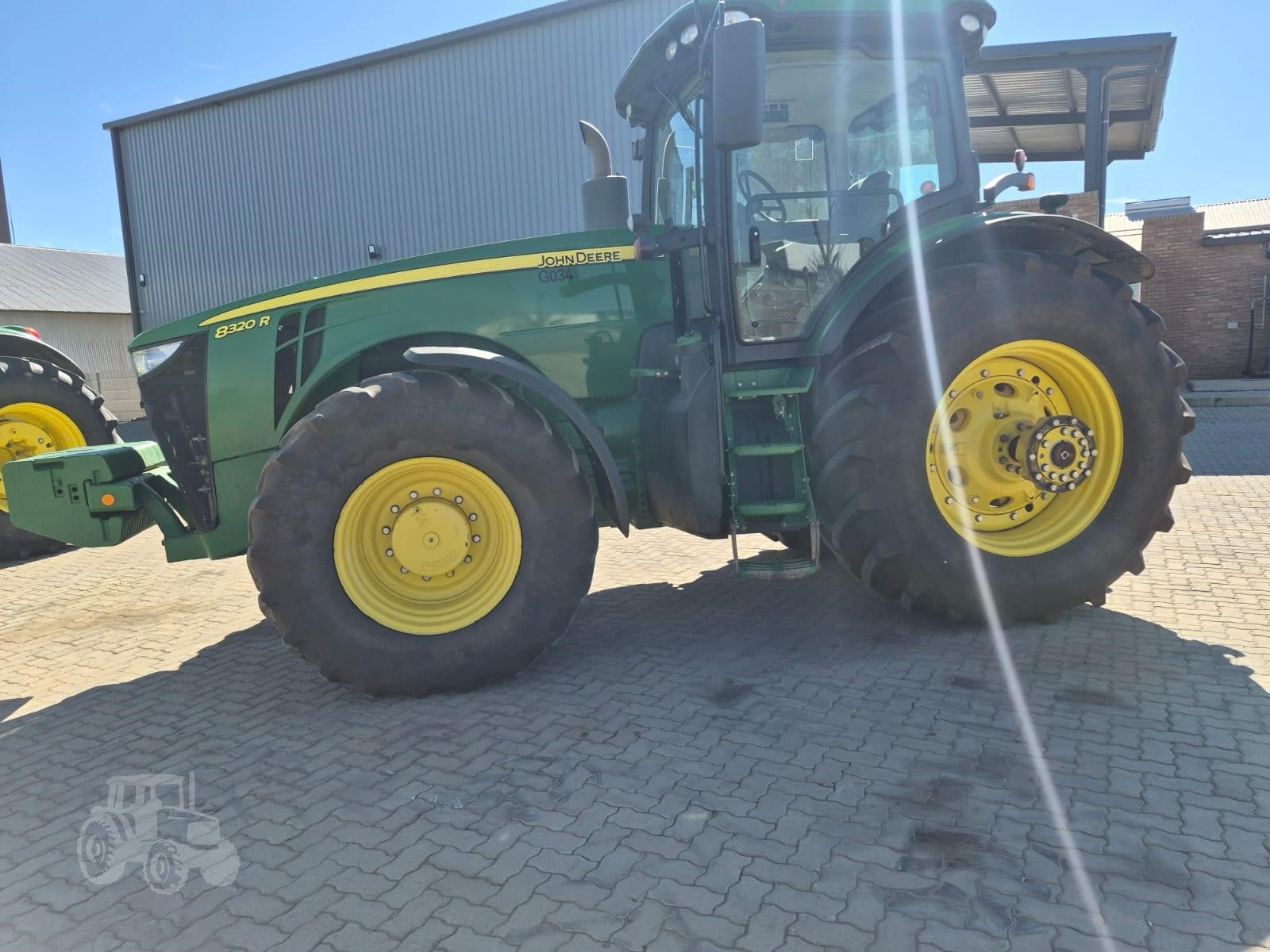 John Deere 8320R – image 2
