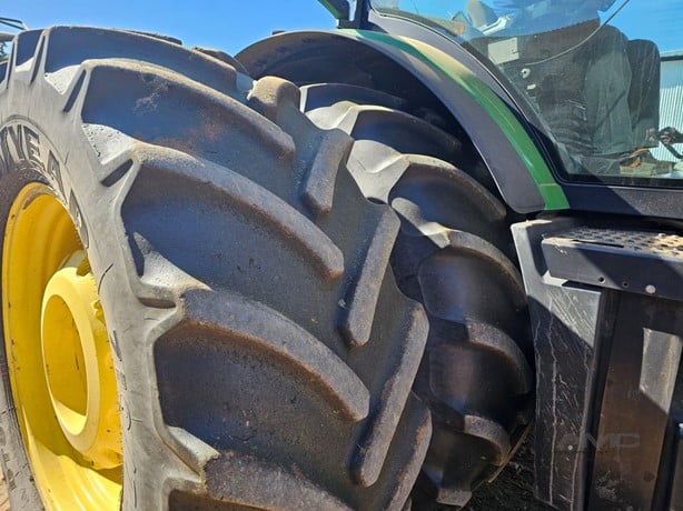 2015 John Deere 8320R – image 2