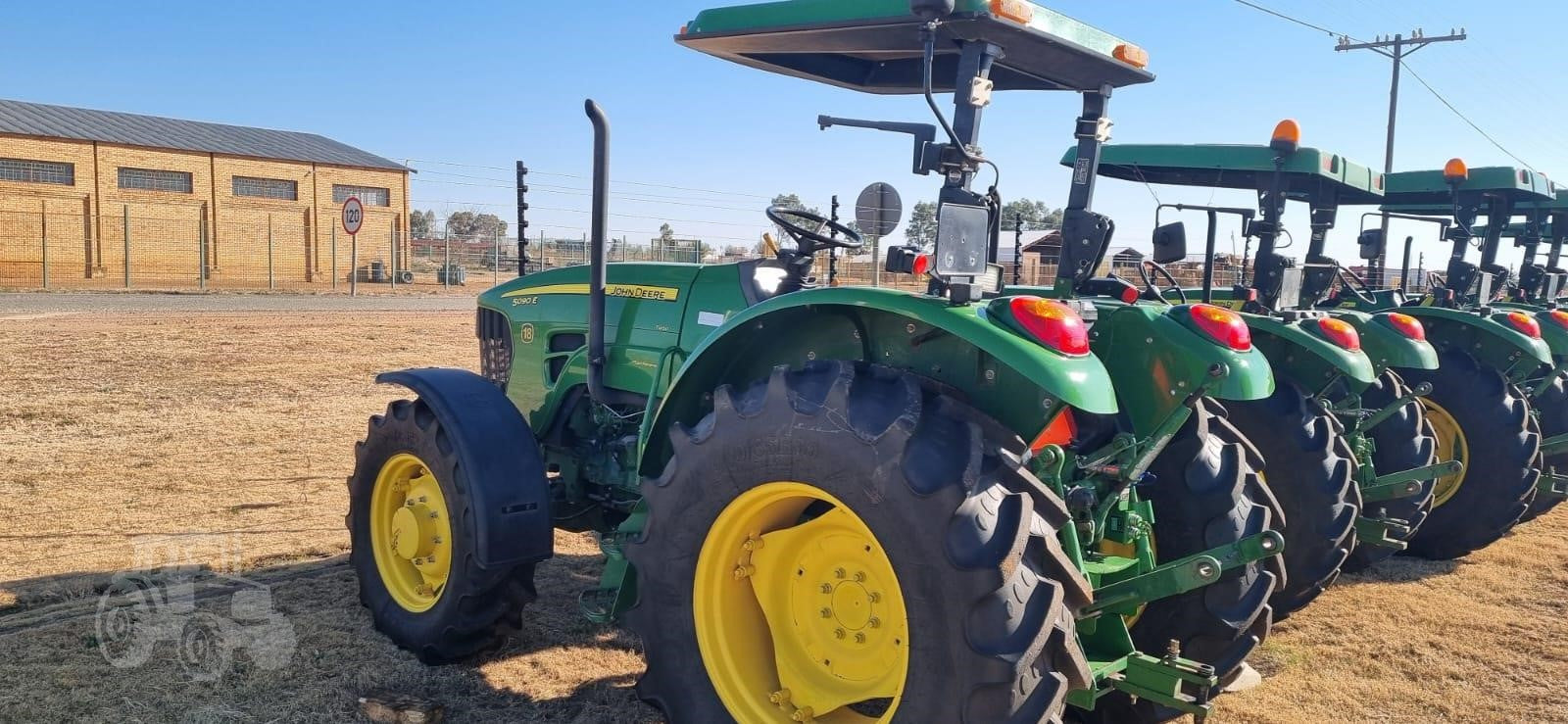 2023 John Deere 5090E – image 7