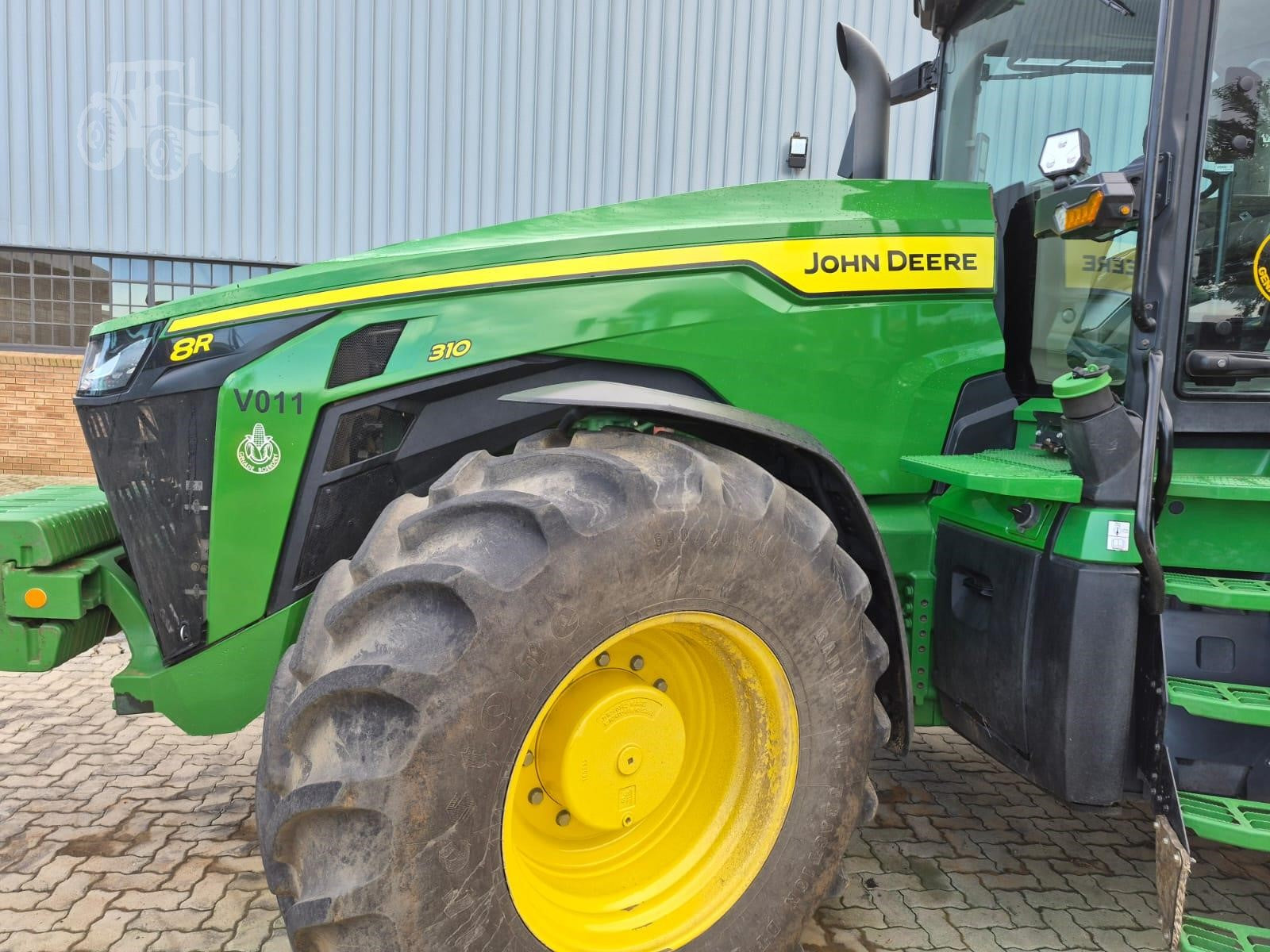 2023 John Deere 8R 310 – image 6