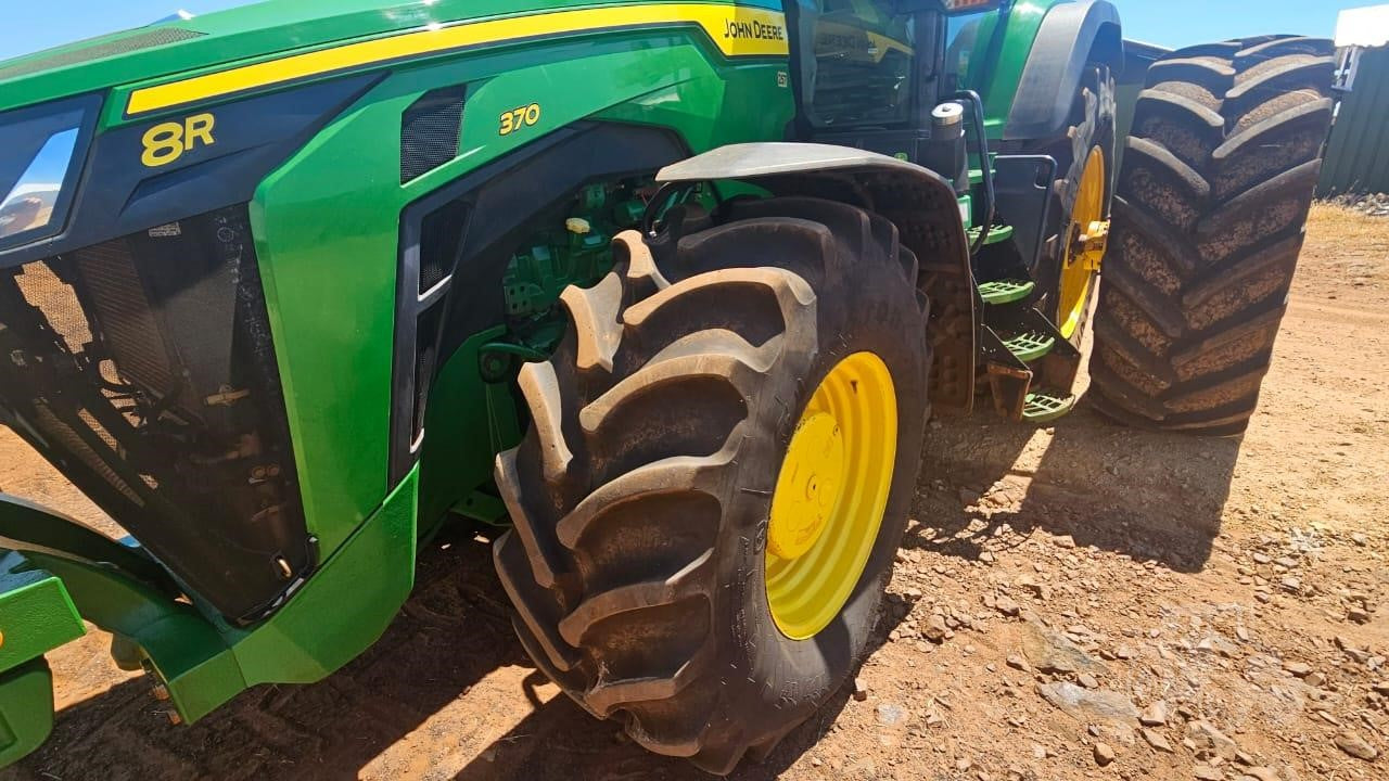 2021 John Deere 8R 370 – image 3