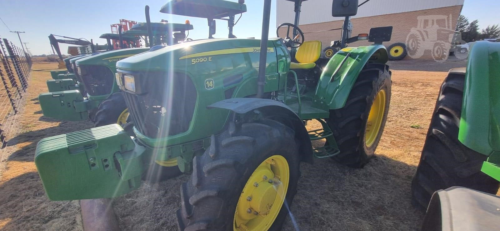 2023 John Deere 5090E – image 2