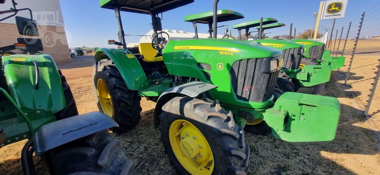 2023 John Deere 5090E – image 4