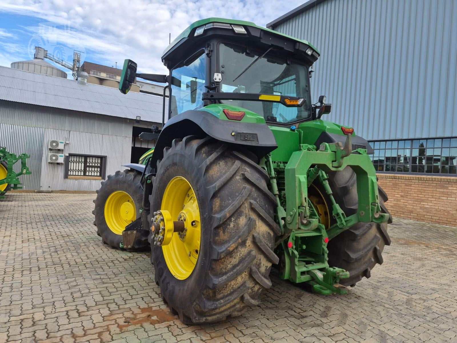 2023 John Deere 8R 310 – image 7